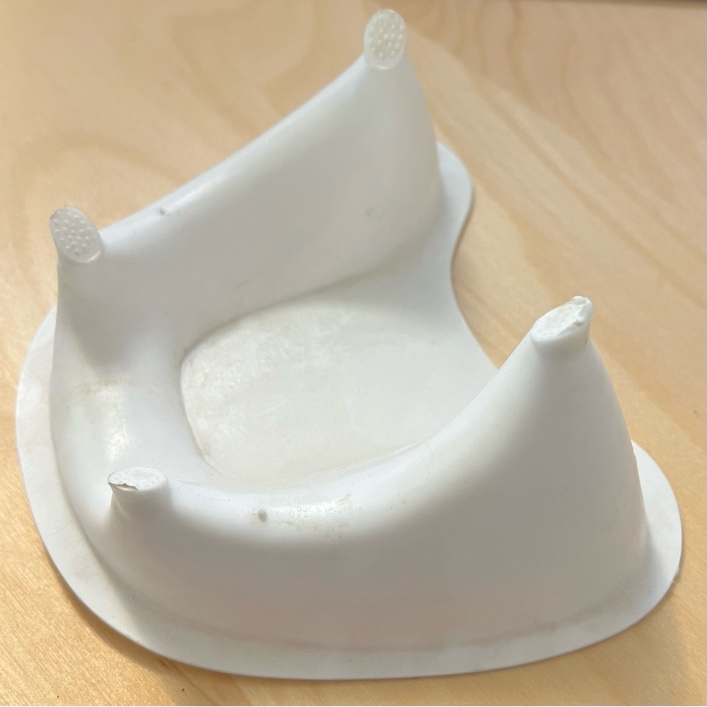 Vintage, lightweight plastic Football kickoff kicking tee